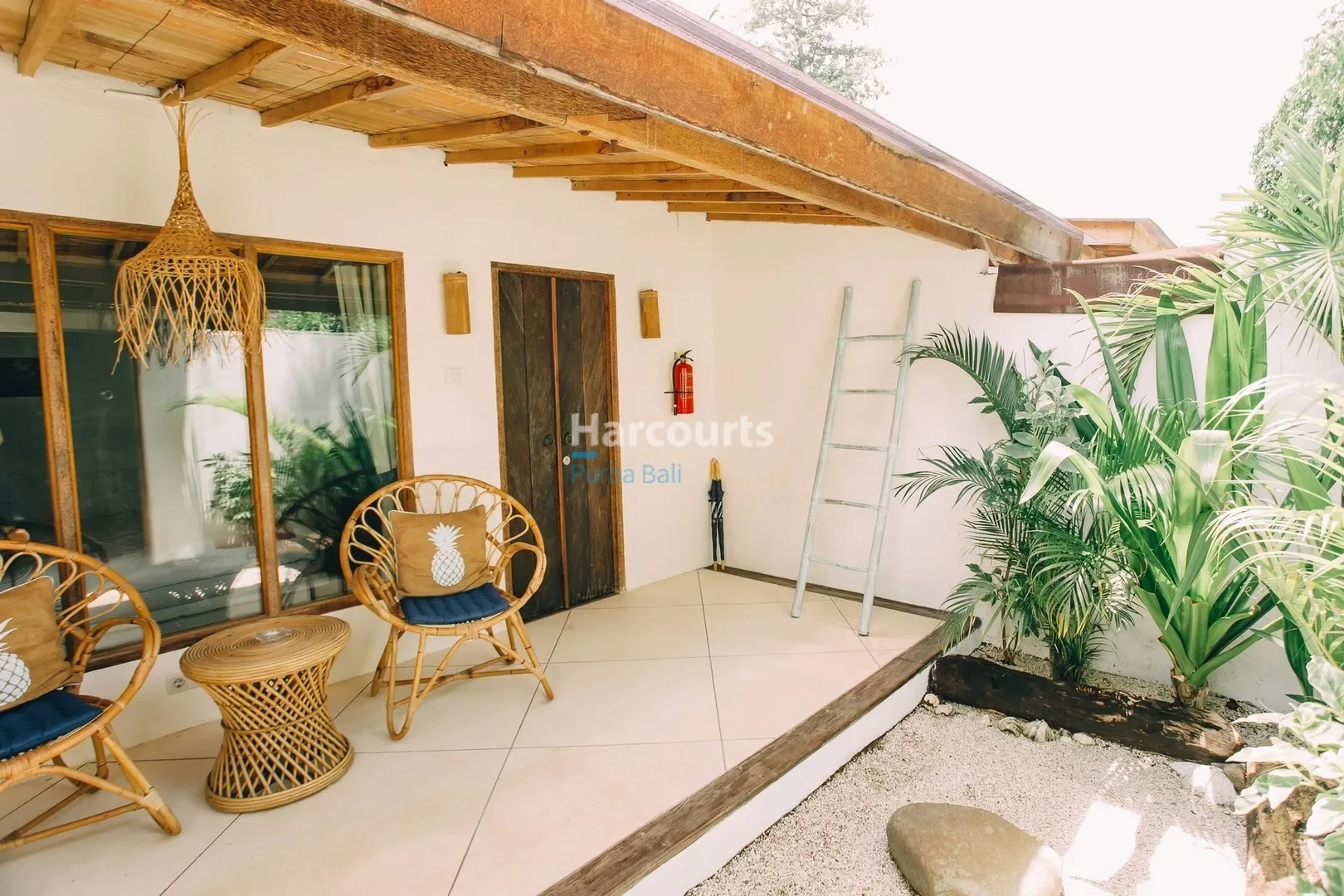 Exterior photo 2