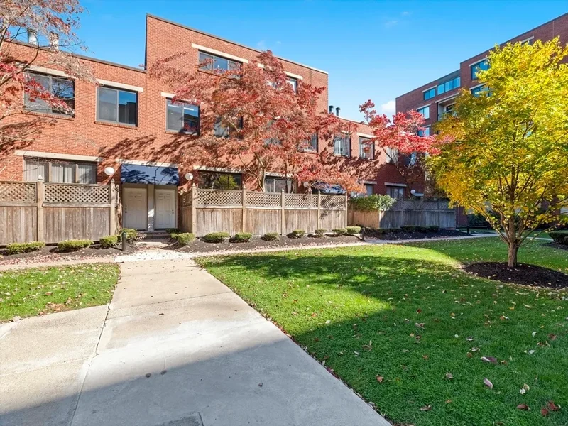 3 Bedrooms Townhouse