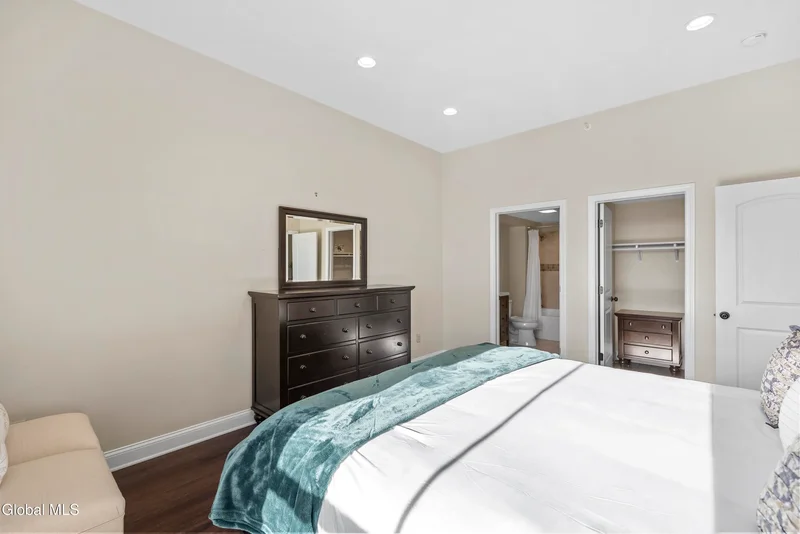 5 Spring Street #APT 404, Saratoga Springs, NY 12866, Saratoga Springs, New York, United States. - Photo 19