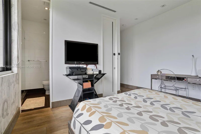 610 Harbor Cir, Key Biscayne, Florida, United States. - Photo 43