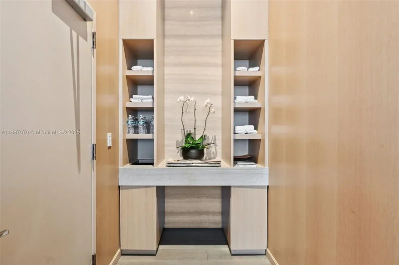 801 S Pointe Dr PH602, Miami Beach, Florida, United States. - Photo 44