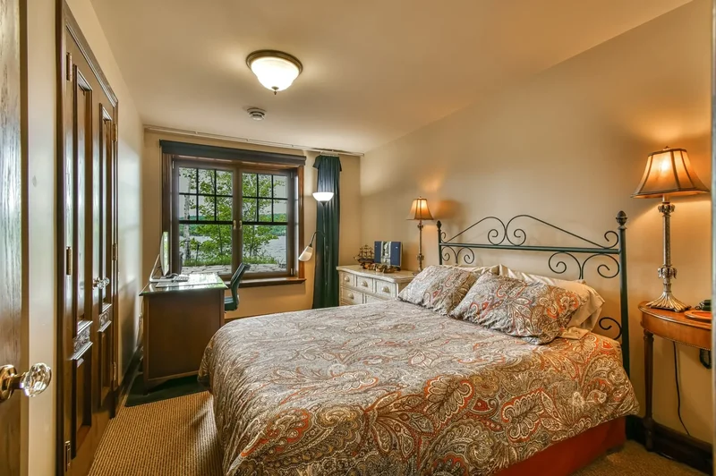 102 Imp. des Cascades, Mont-Tremblant, Quebec, Canada. - Photo 39