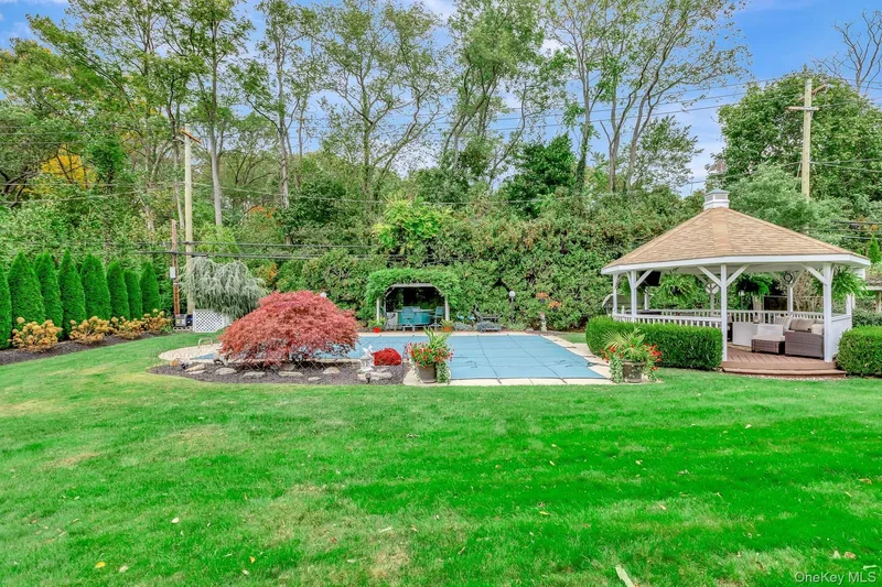 74 Lauren Avenue, Dix Hills, NY 11746, Huntington Station, New York, United States. - Photo 2