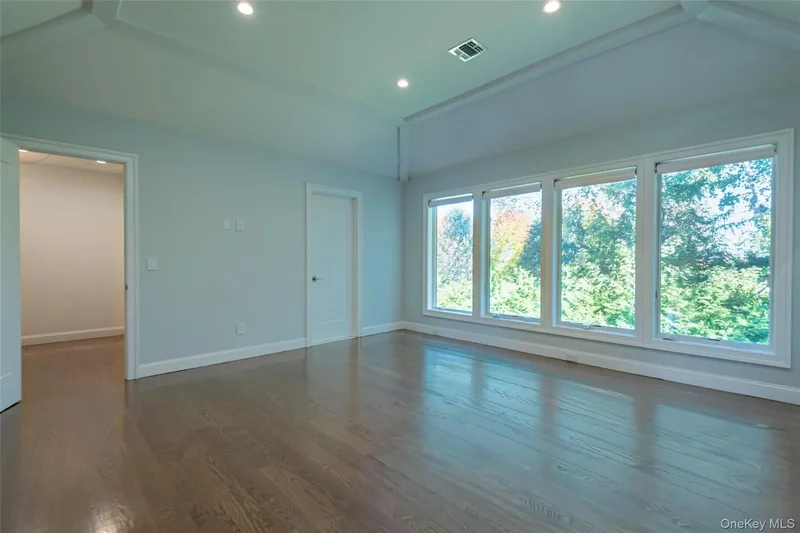 15 Grenfell Drive, Great Neck, NY, 11020, USA, Great Neck, New York, United States. - Photo 8