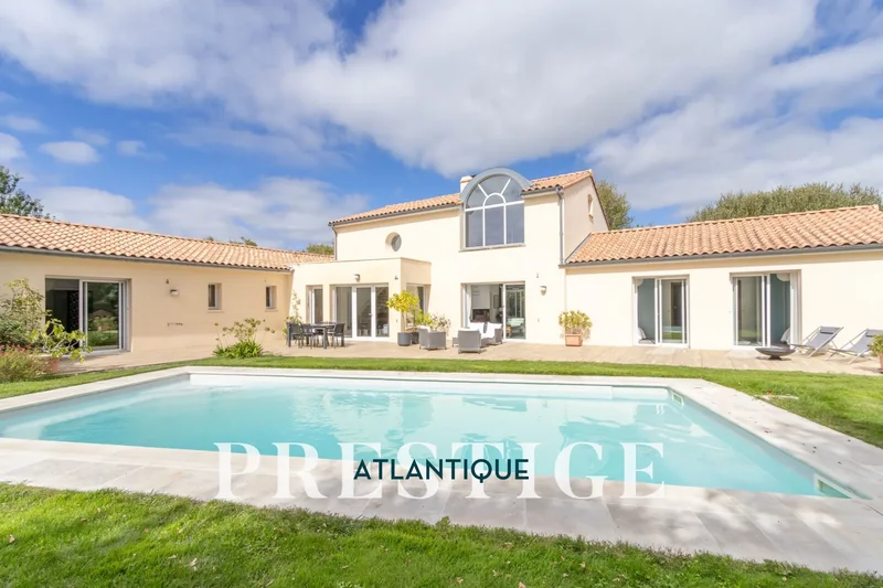 PORNIC - EXCEPTIONAL VILLA - 300 M2 - POOL