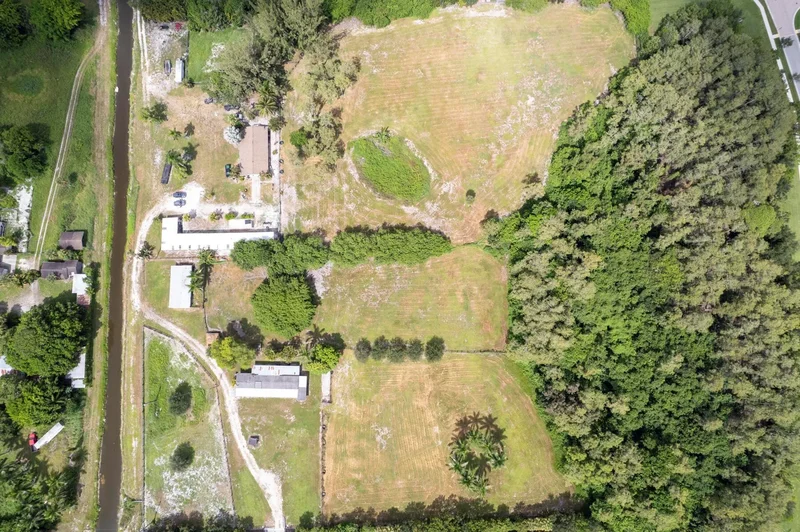 Single Family Residence in Lake Worth