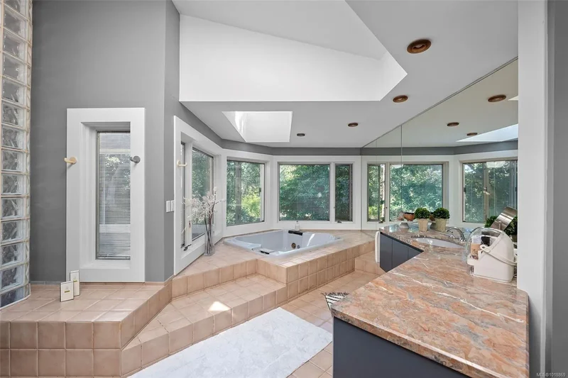 2895 Lansdowne Rd, Oak Bay, British Columbia, Canada. - Photo 31