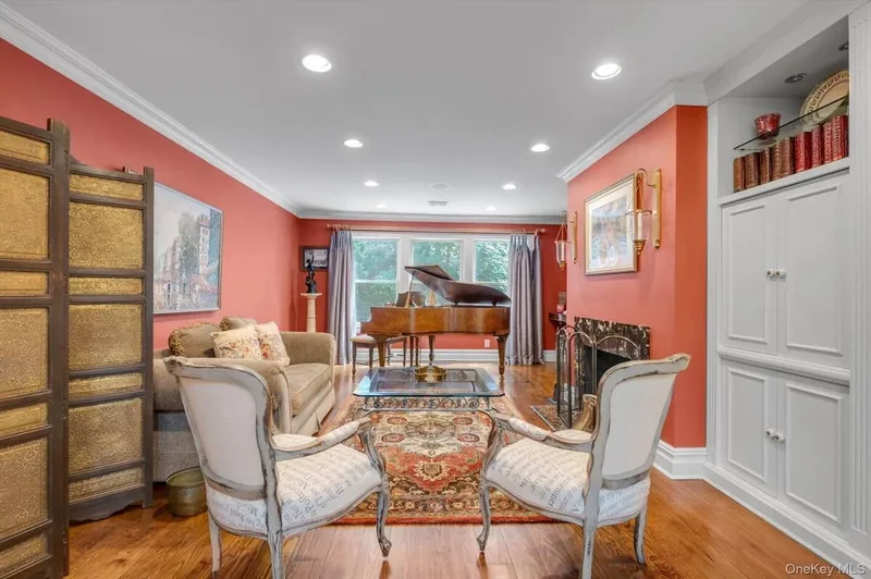 8 Briarfield Drive, Great Neck, New York, United States. - Photo 6