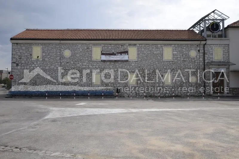 Zablaće, Investment opportunity in a mixed zone, first row to the sea