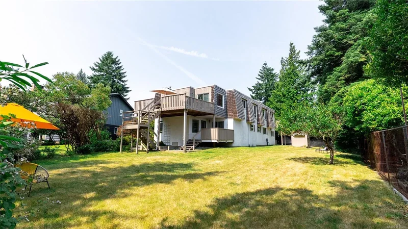 2059 Saltair Pl, Saanich, British Columbia, Canada. - Photo 13