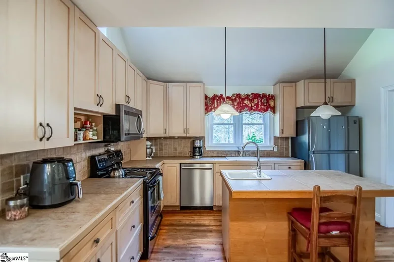 8 Dawson Road, Greenville, SC 29609, Greenville, South Carolina, United States. - Photo 11