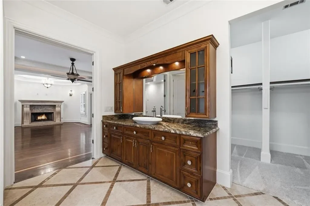 7611 Regency Circle, Sandy Springs, GA 30350, Atlanta, Georgia, United States. - Photo 23