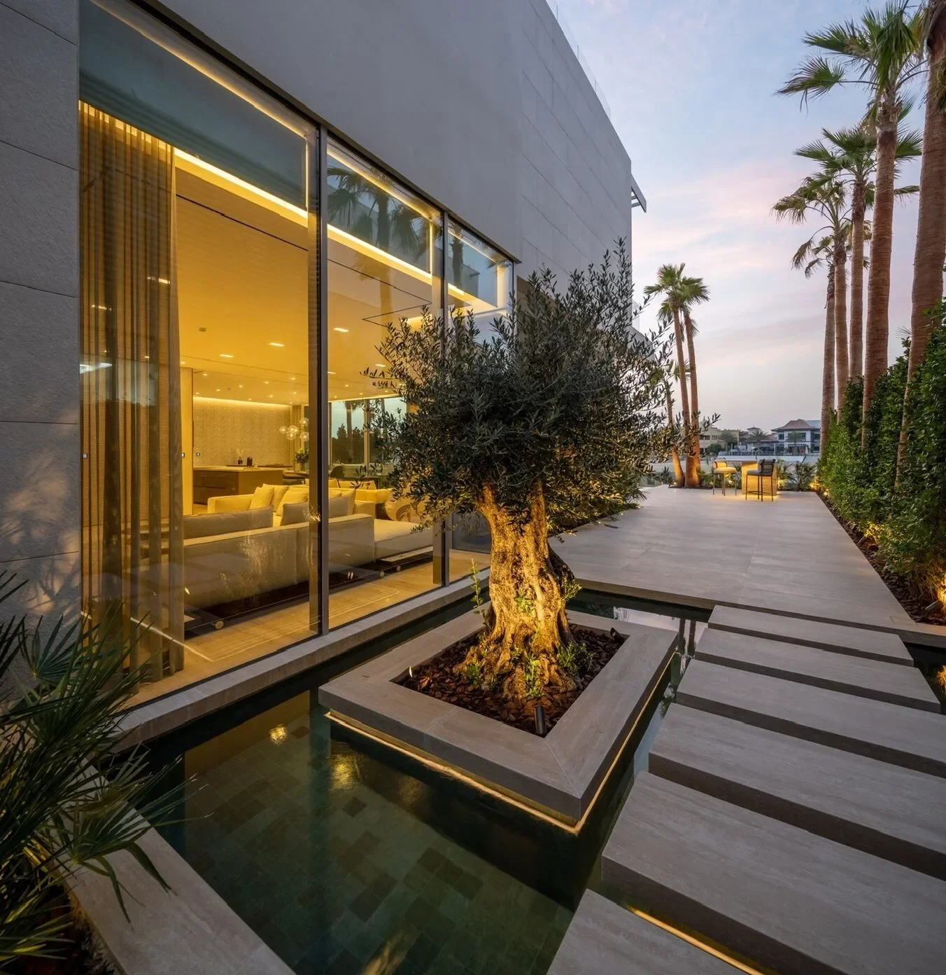 Modern 6BR Beachfront Villa I Atlantis View I New