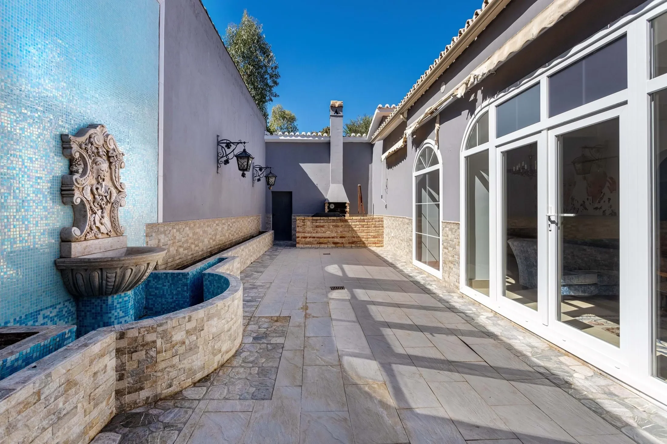 Exterior photo 8