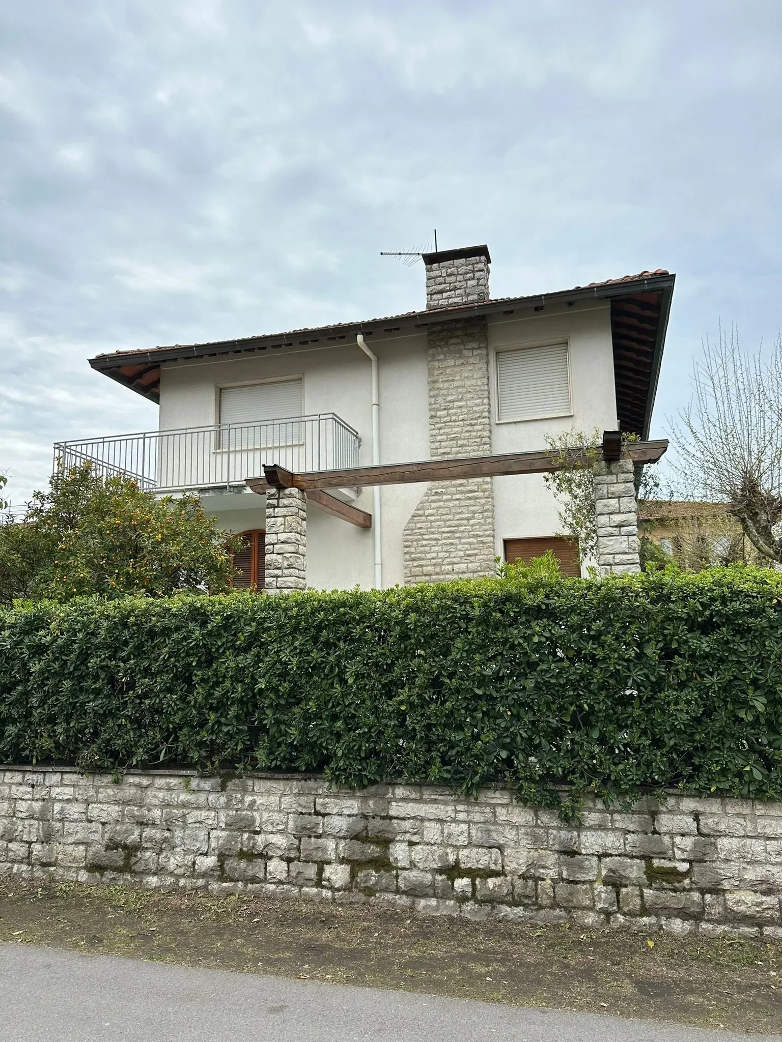Exterior photo 1