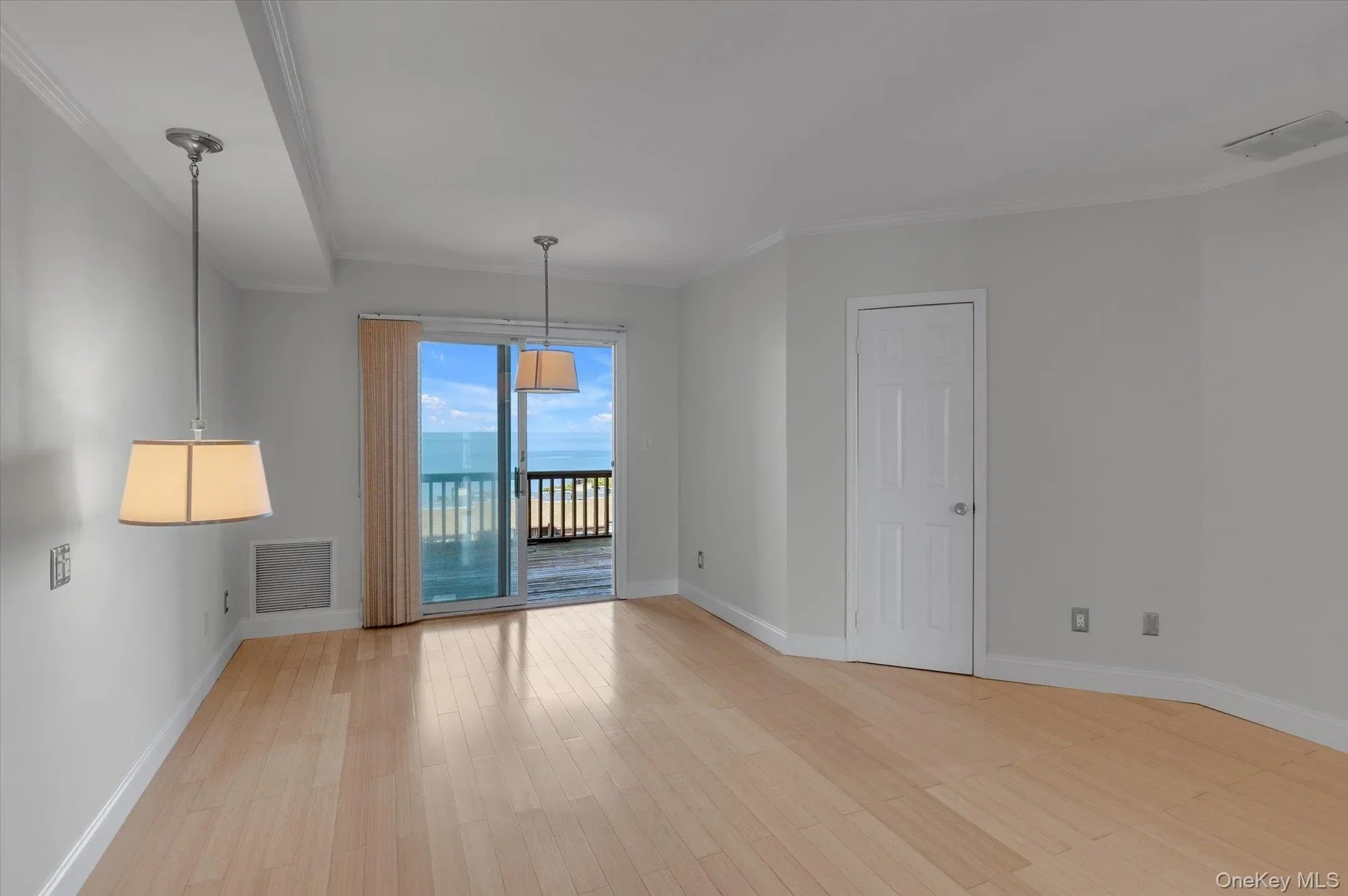 209 Fox Hill Drive, Calverton, New York, United States. - Photo 12