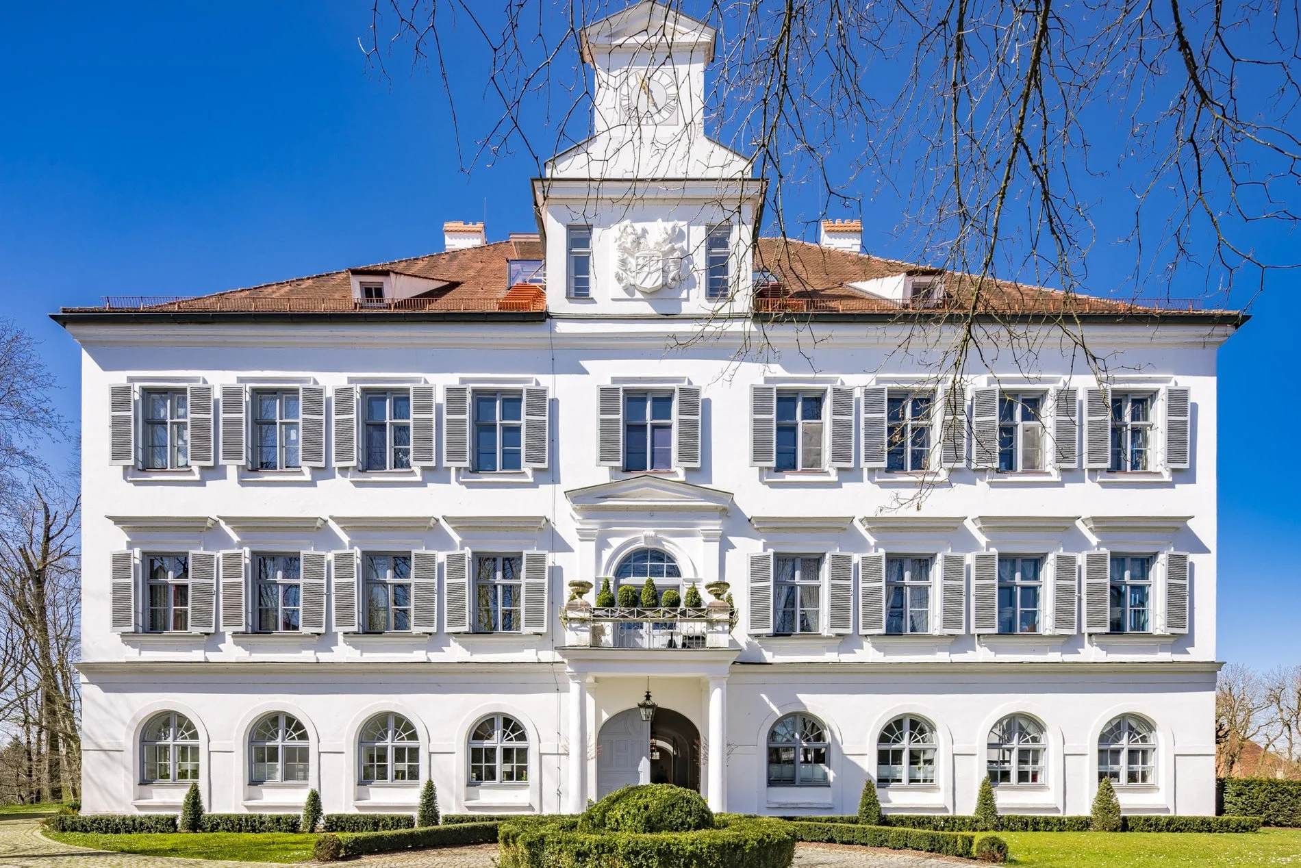 Exterior photo 1