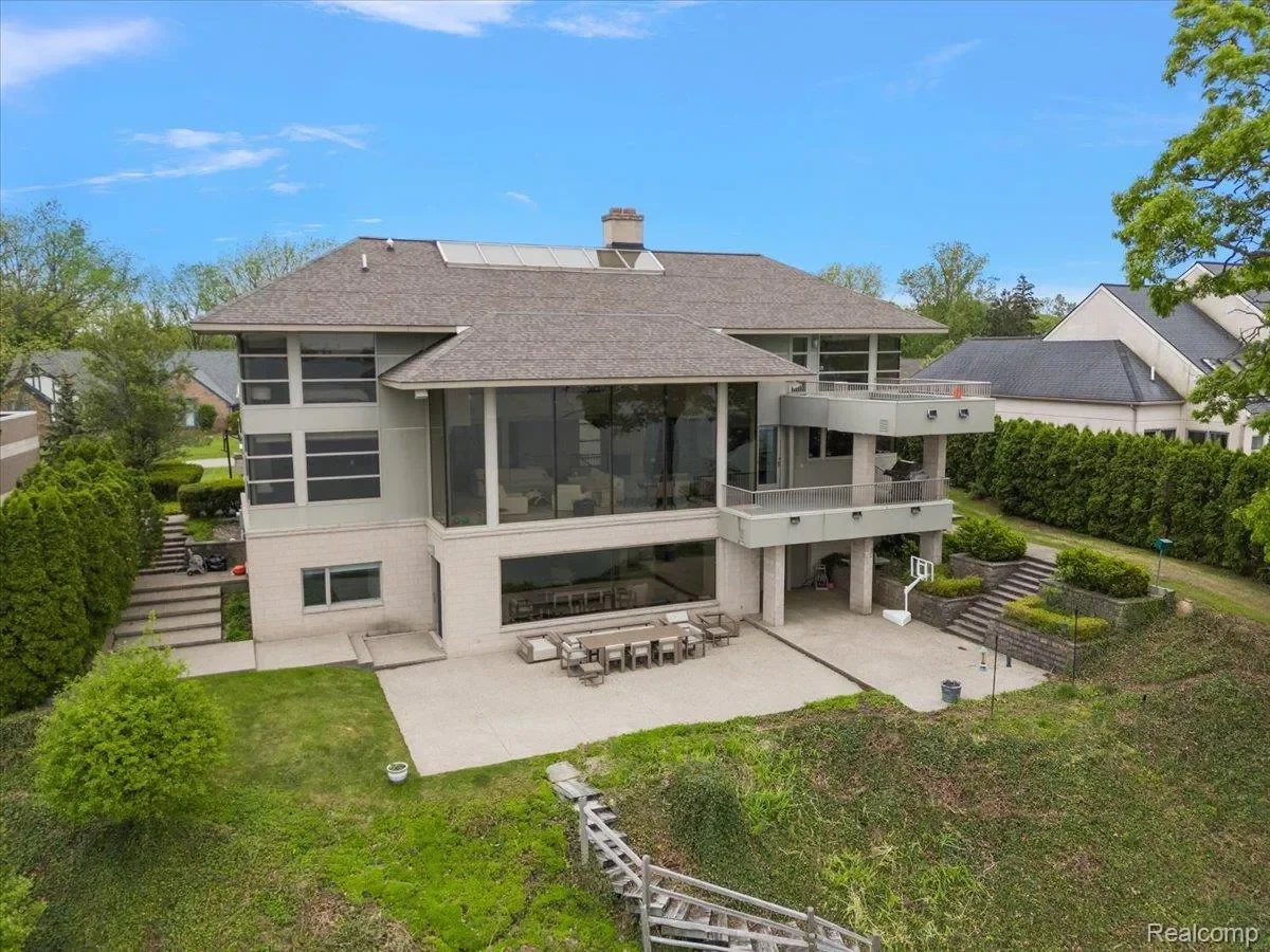 3468 PINE ESTATES Drive, West Bloomfield Charter Township, MI 48323, Orchard Lake Village, Michigan, United States. - Photo 16