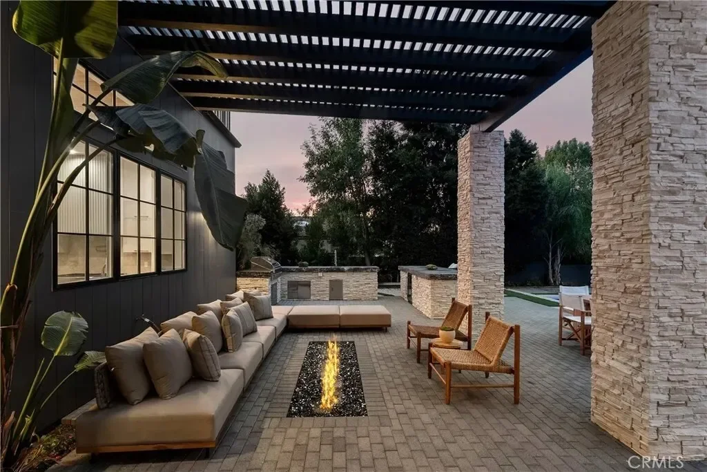 20511 Wells Drive, Los Angeles, California, United States. - Photo 10