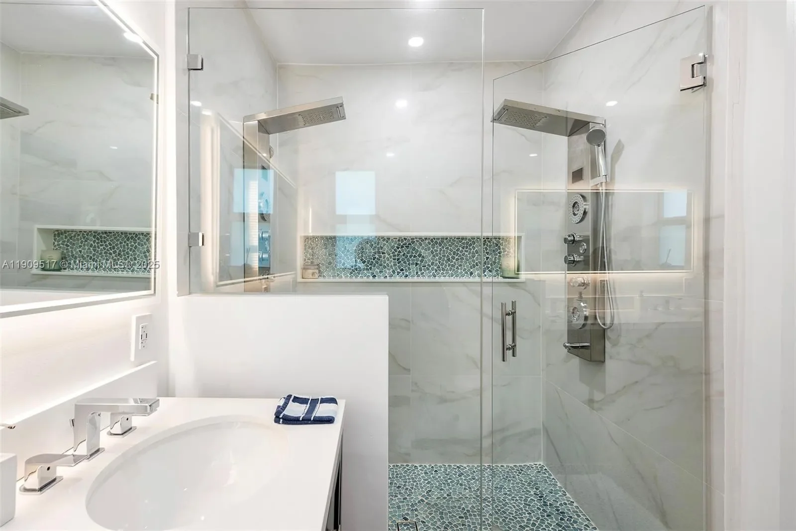 7940 Hawthorne Ave, Miami Beach, Florida, United States. - Photo 21