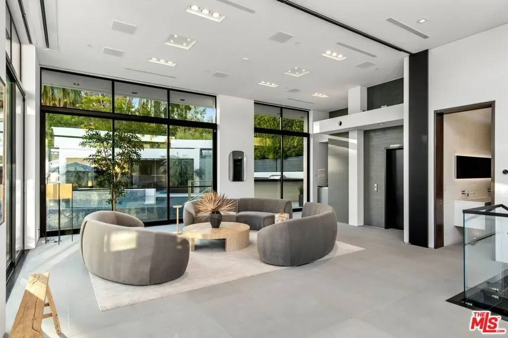 1317 Londonderry Place, Los Angeles, California, United States. - Photo 18