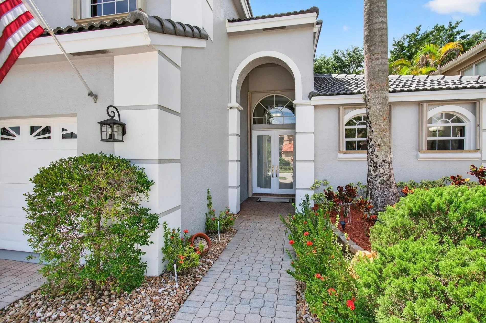 Exterior photo 4