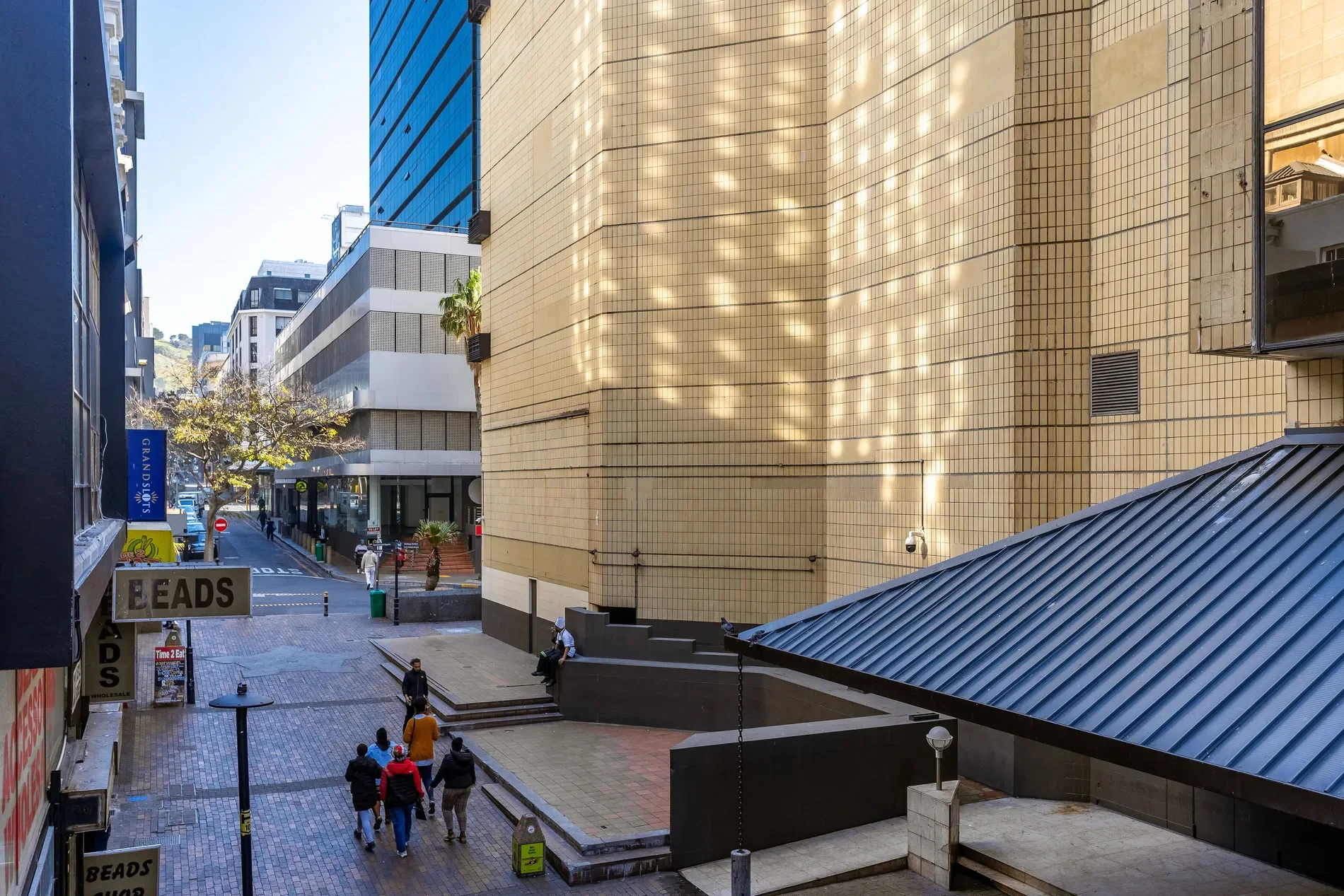 Exterior photo 4