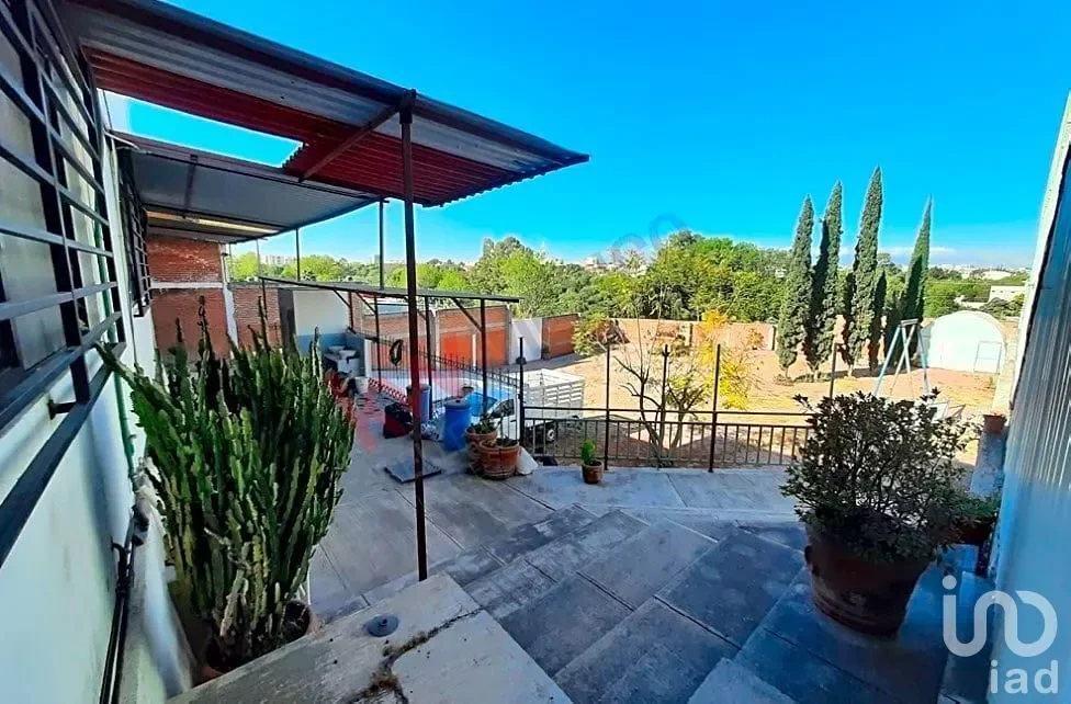 Exterior photo 3