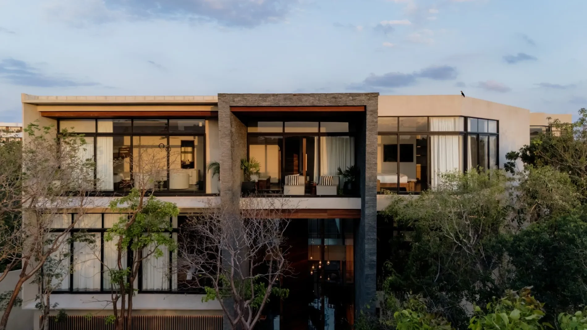 Exterior photo 3