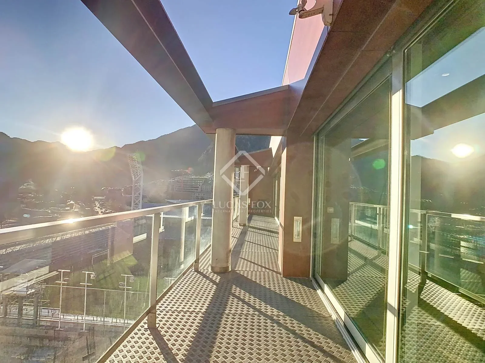 Exterior photo 2