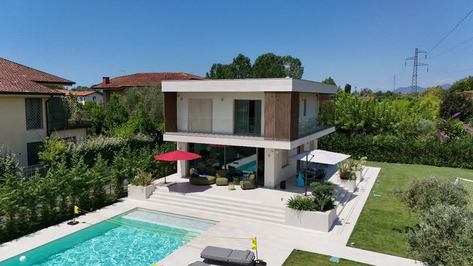 Exterior photo 2