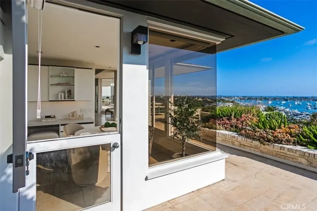 1535 Dolphin Terrace, Newport Beach, California, United States. - Photo 42