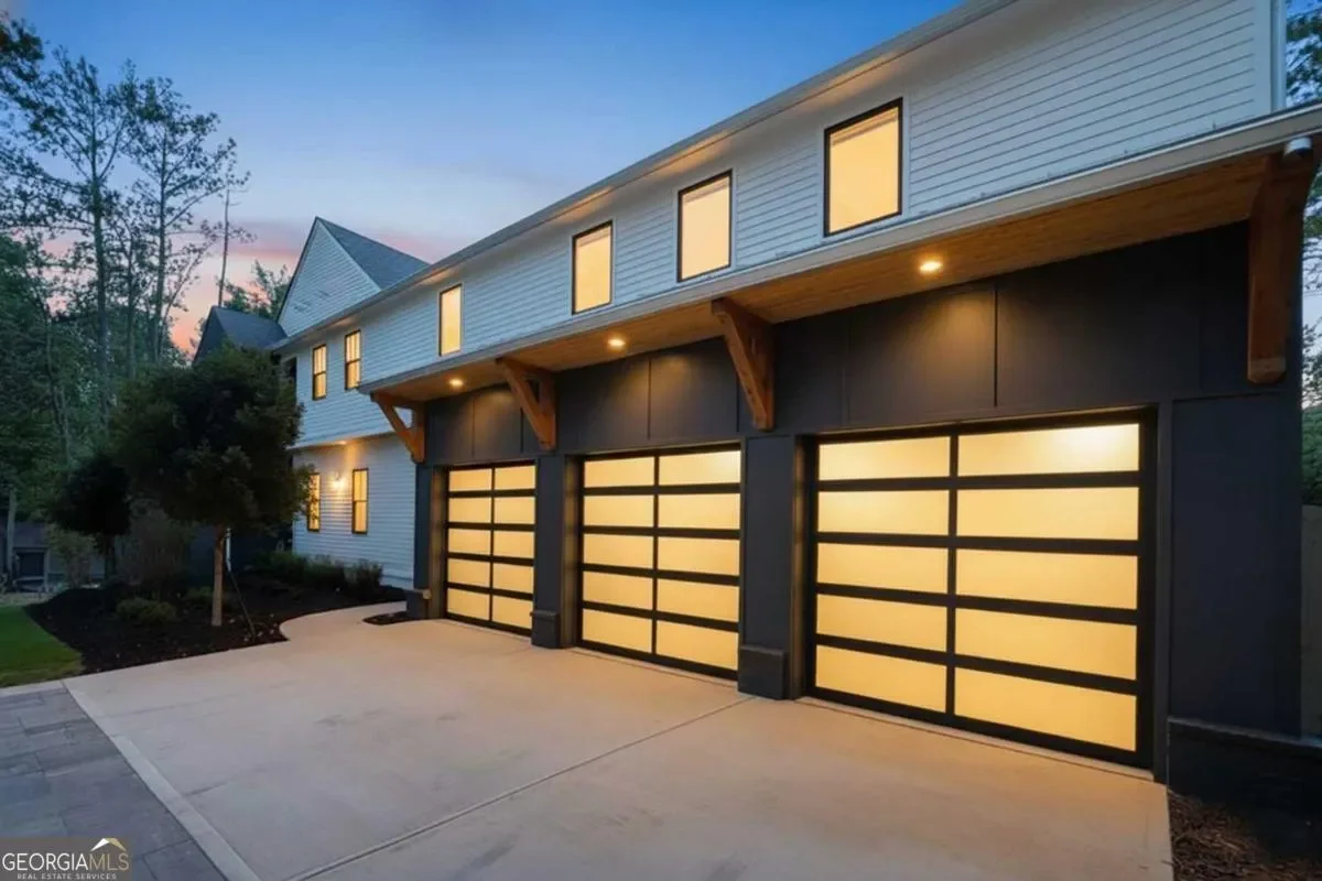 Exterior photo 4