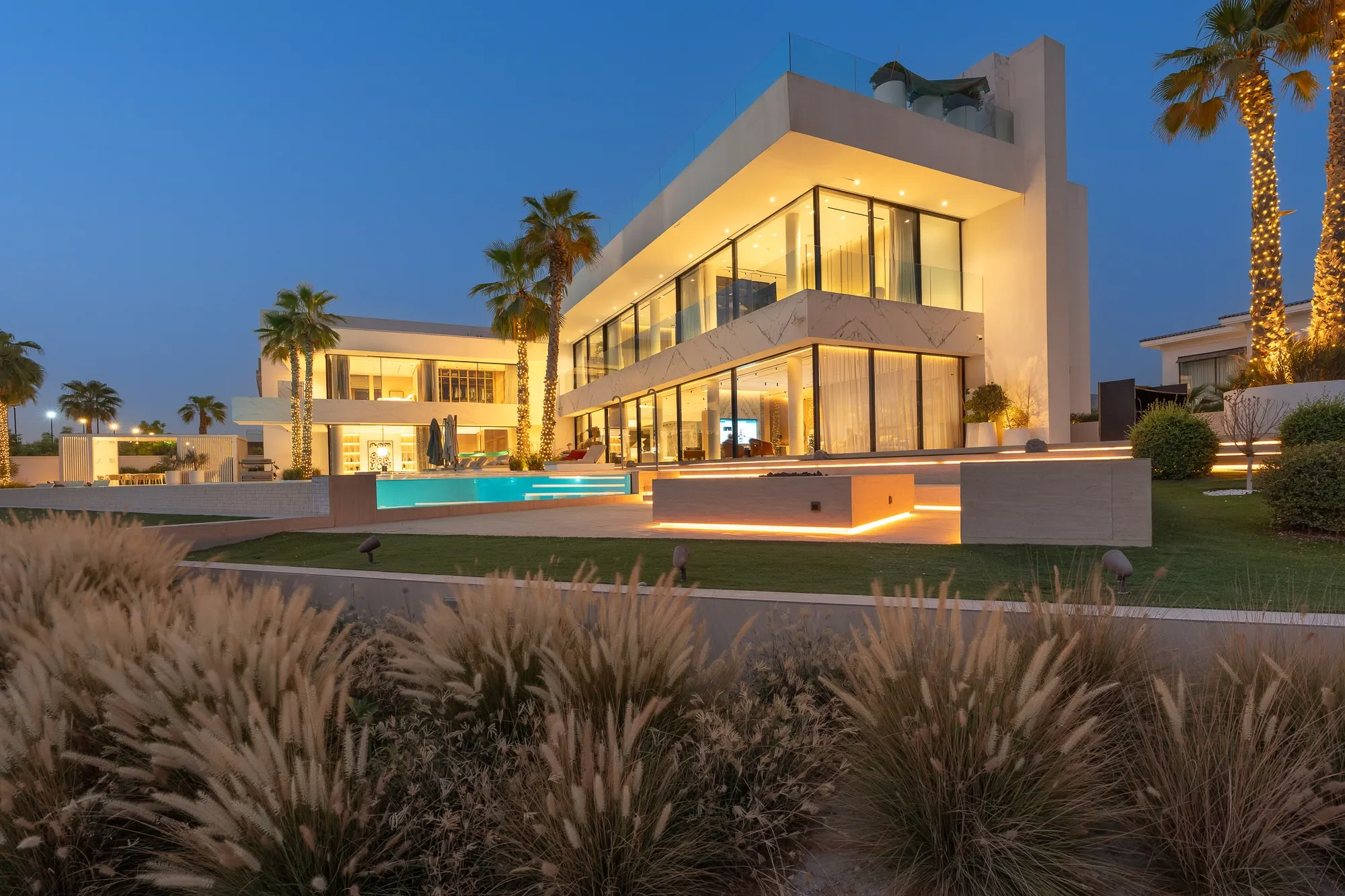 Exterior photo 2