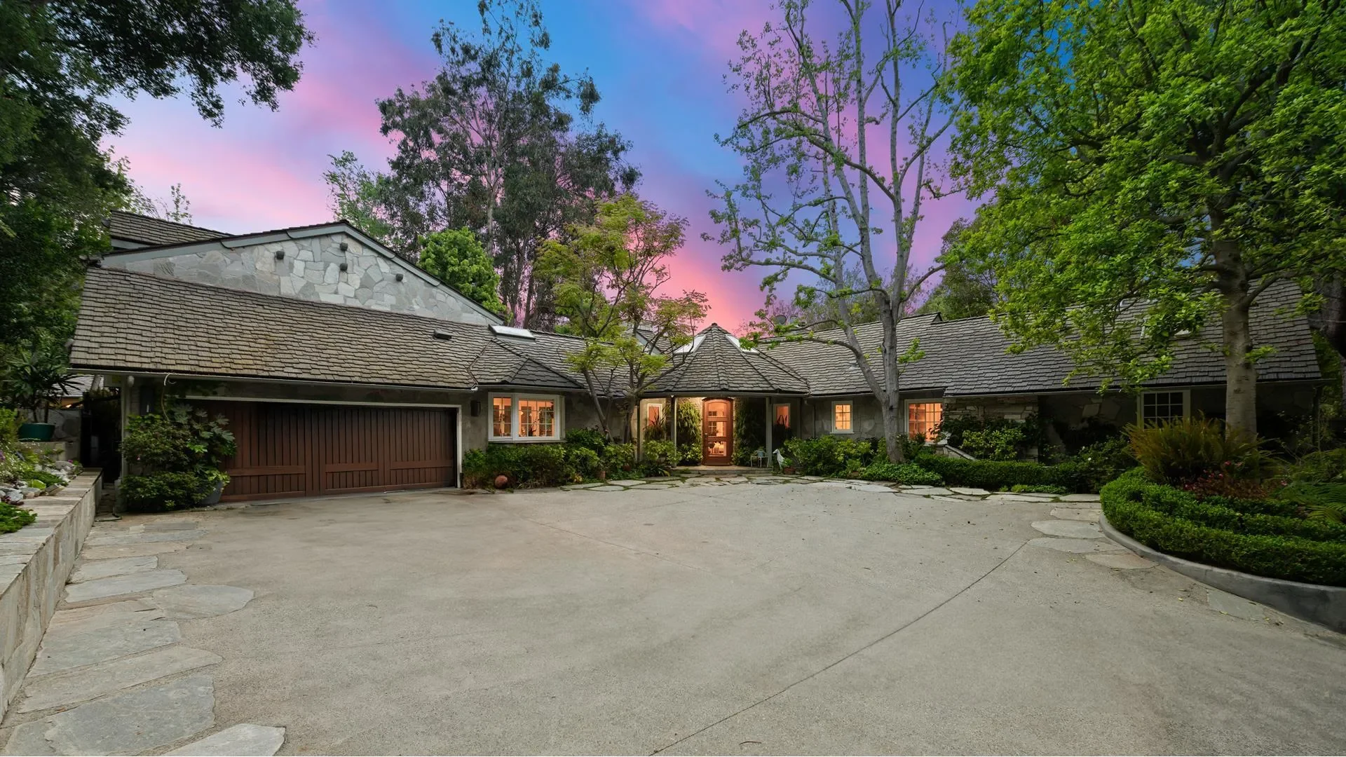 2576 Benedict Canyon Dr, Beverly Hills, California, United States. - Photo 3