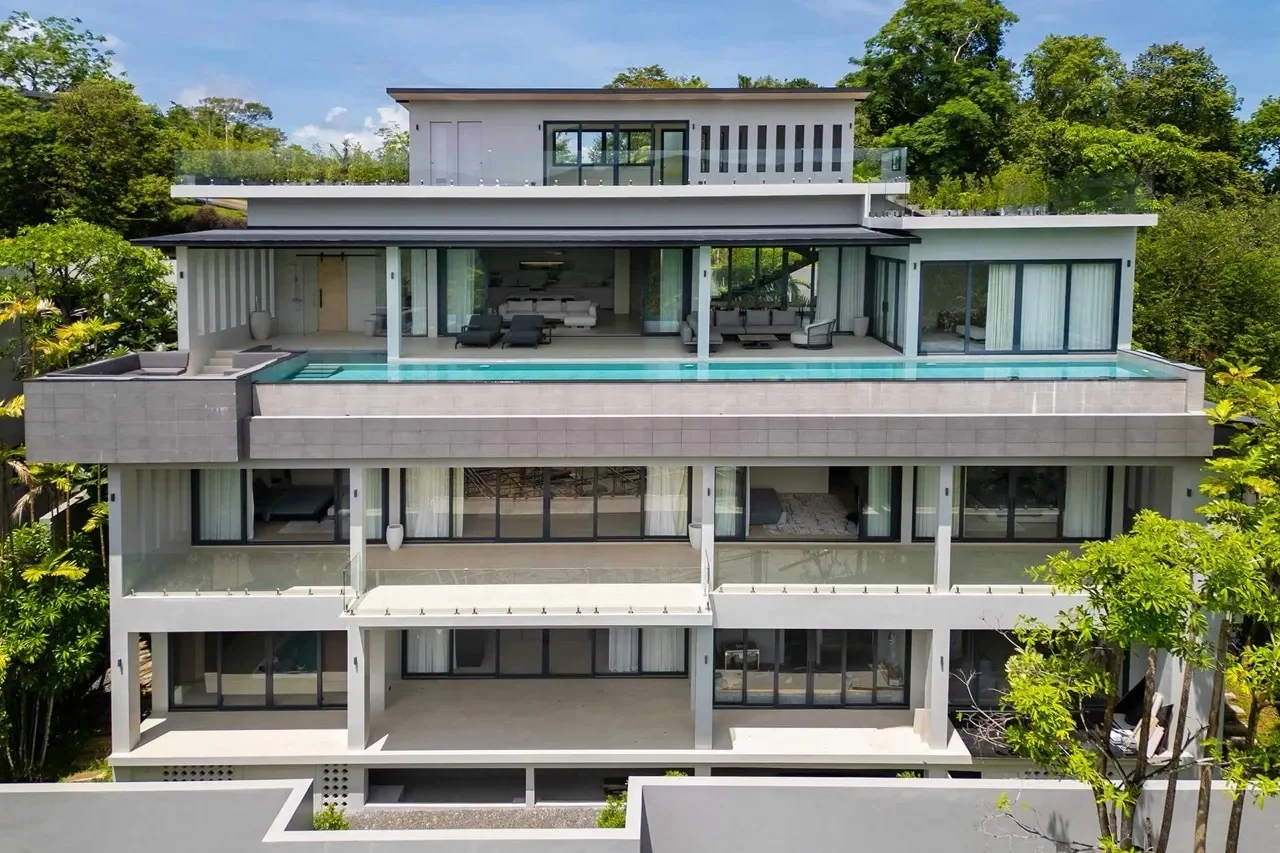 Exterior photo 1