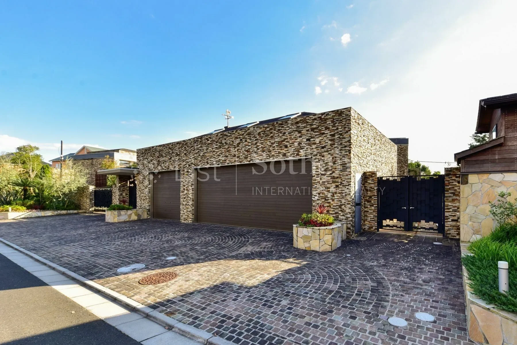 Exterior photo 10