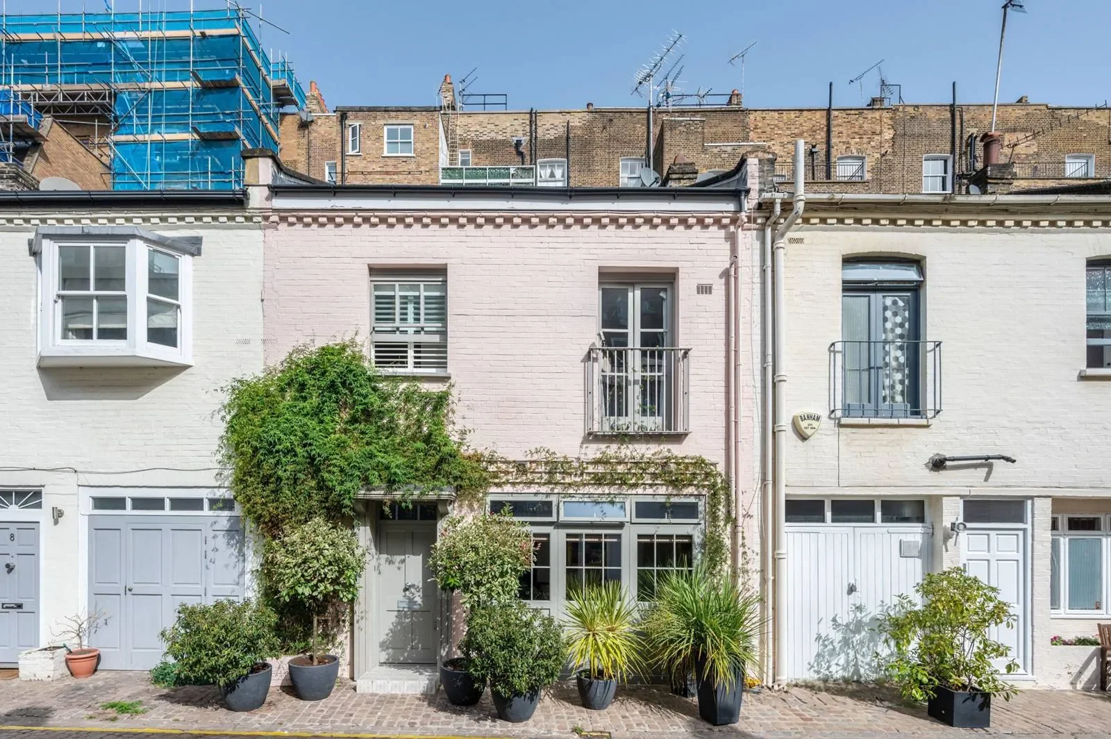 Exterior photo 6
