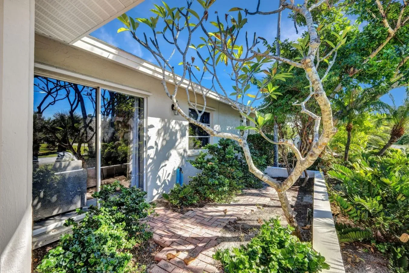 1737 Serenity Lane, Sanibel, Florida, United States. - Photo 3