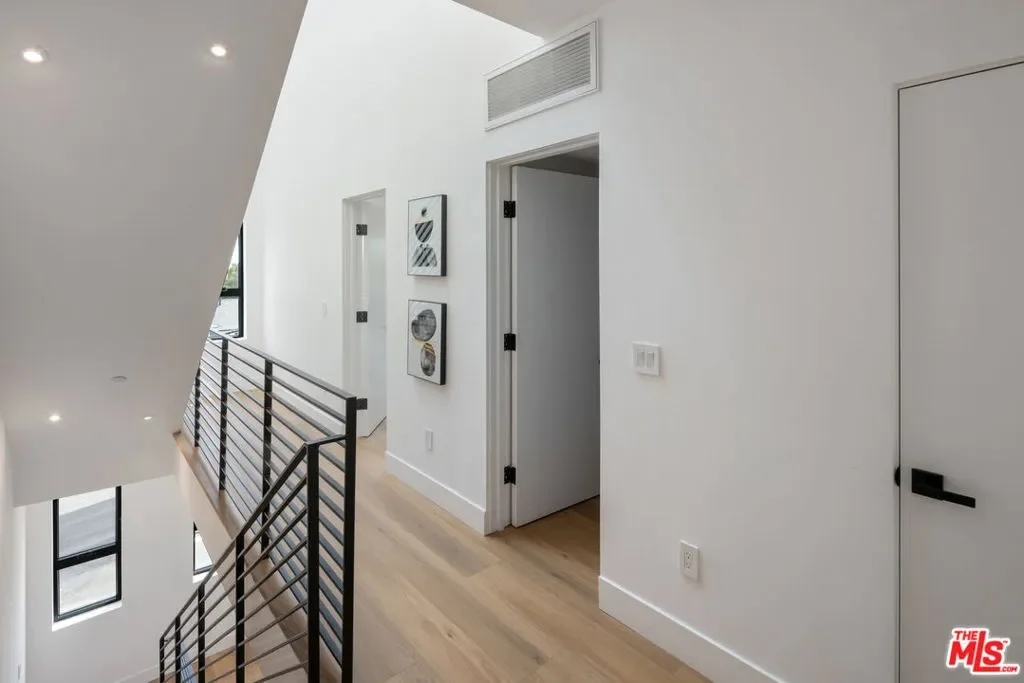 2007 Bellevue Avenue, Los Angeles, California, United States. - Photo 17