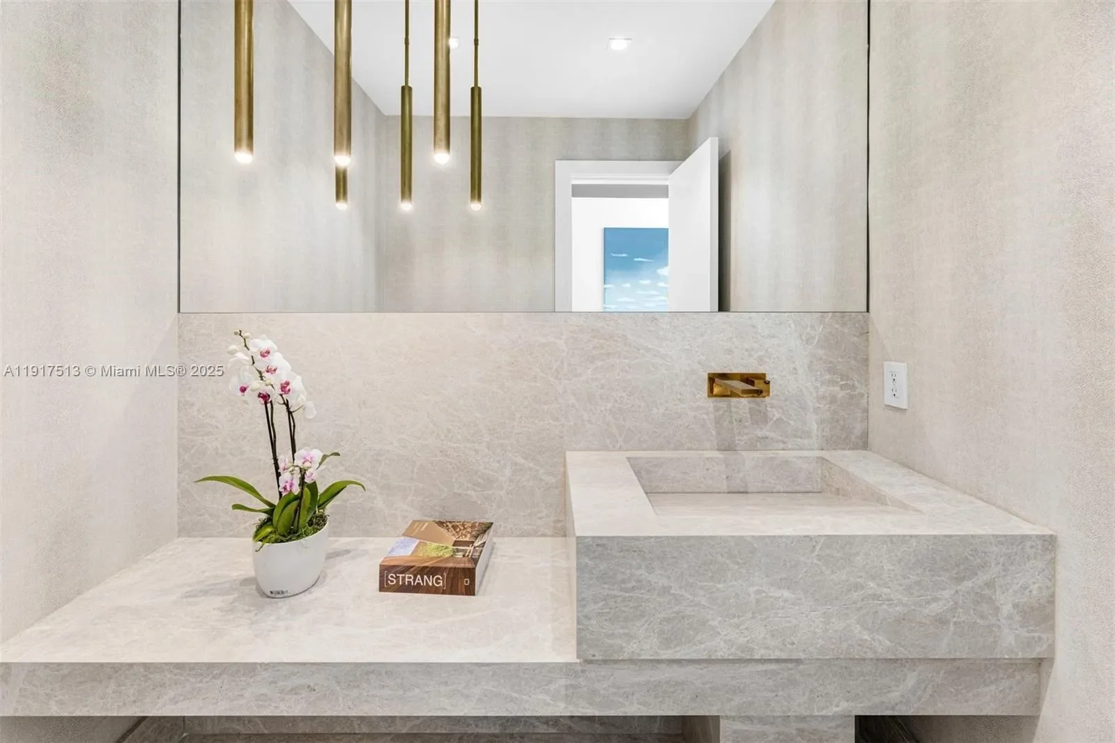 7150 W Lago Dr, Miami, Florida, United States. - Photo 8