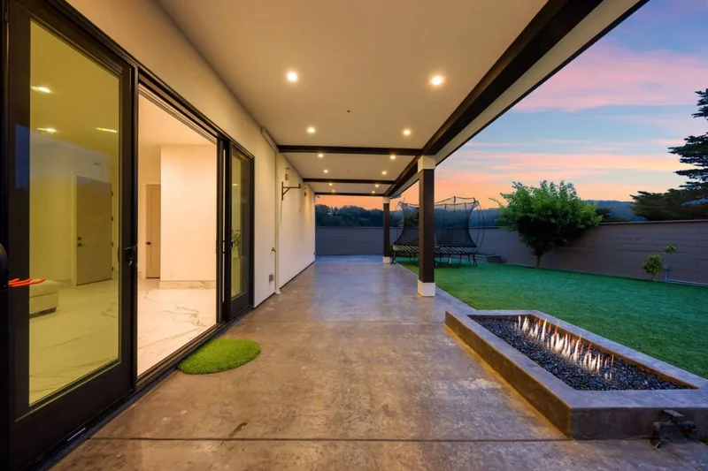 Single Family Residence in Pacifica