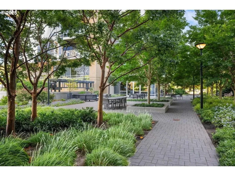 836 S Curry St #902, Portland, OR 97239, Portland, Oregon, United States. - Photo 41