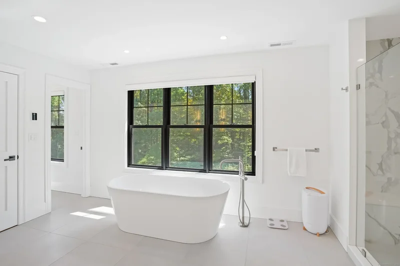 8 Holly Lane, Newtown, CT, 06482, USA, Newtown, Connecticut, United States. - Photo 6