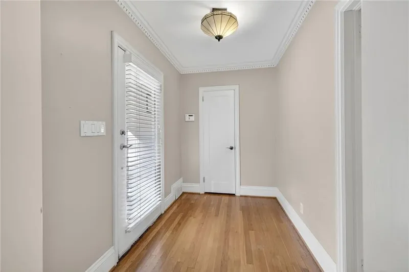 1040 Lindridge Drive NE, Atlanta, GA 30324, Atlanta, Georgia, United States. - Photo 5