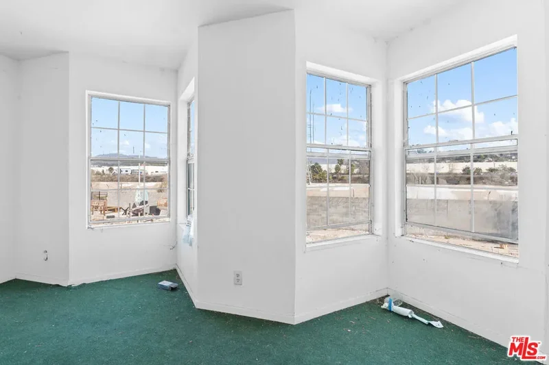 3051 N Coolidge Avenue, Los Angeles, California, United States. - Photo 22