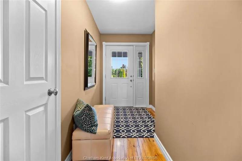 21640 Pinehurst Crescent, Chatham-Kent, ON N7M 5J3, Chatham, Ontario, Canada. - Photo 4