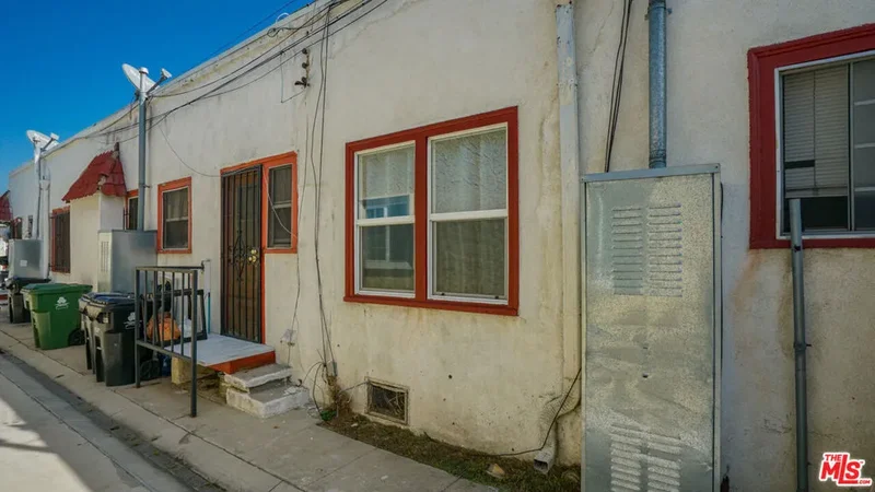 1462 W 53rd Street, Los Angeles, California, United States. - Photo 35