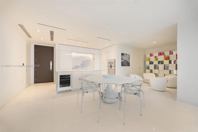 300 Biscayne Blvd Way 5205W, Miami, Florida, United States. - Photo 3