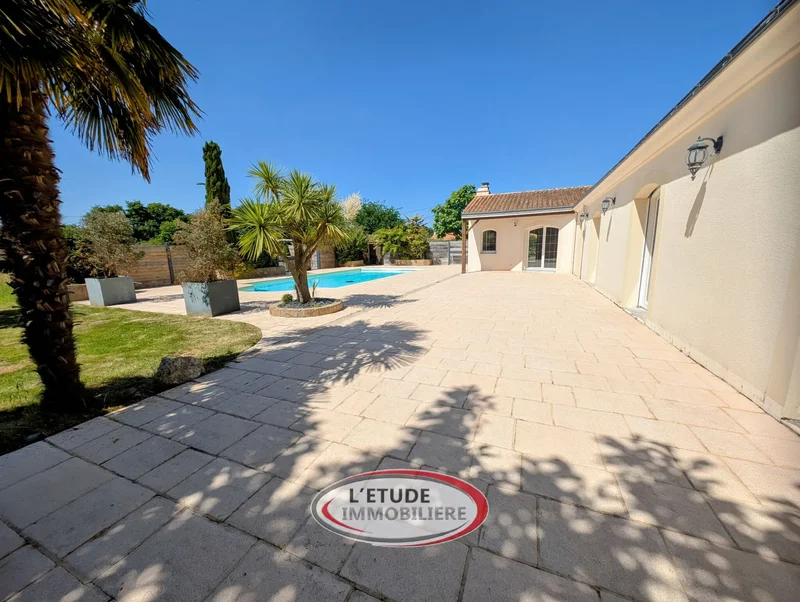 Magnificent 230 m2 house on a 6000 m2 plot